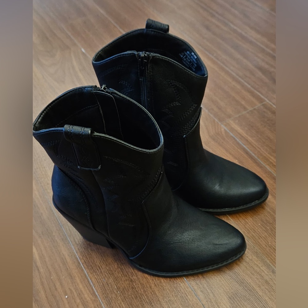SIZE 8 WIDE WIDTH - Black Western Style Ankle Boots - NWT - PERFECT CONDITION!